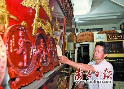  木雕作品|刀锋千转 掌下生花