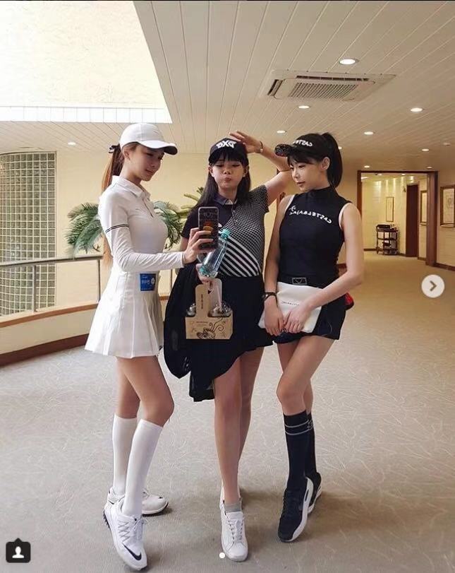 气质|街拍:迷人潮流个性的小姐姐,搭配有致展现的气质很有女人味!