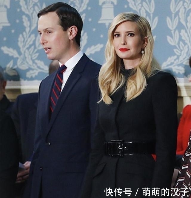 继母|伊万卡终于换回偏分卷发!烈焰红唇配拼色套装,赢了继母和妹妹