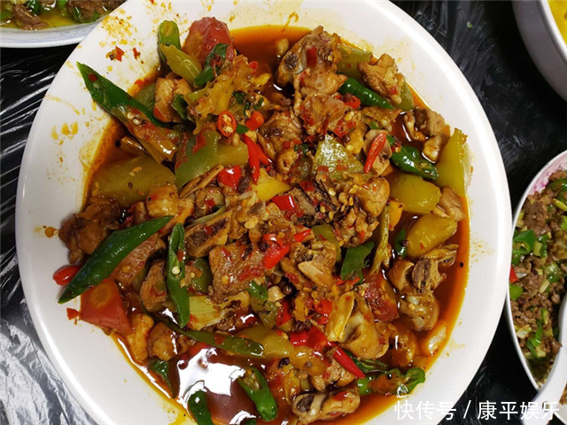 尖椒炒牛肉|家里突然来客人，婆婆要我下厨招待，一桌菜吃到撑，直夸她有福气