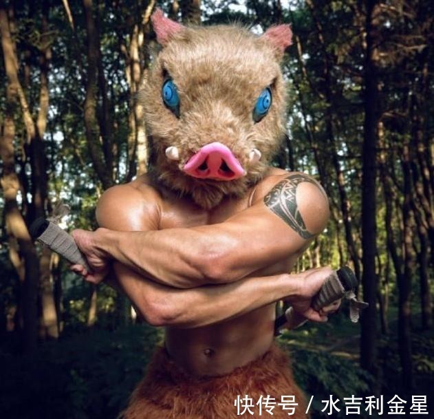 漫迷们|鬼灭之刃95后肌肉小哥cos伊之助意外走红,网友这身材绝了