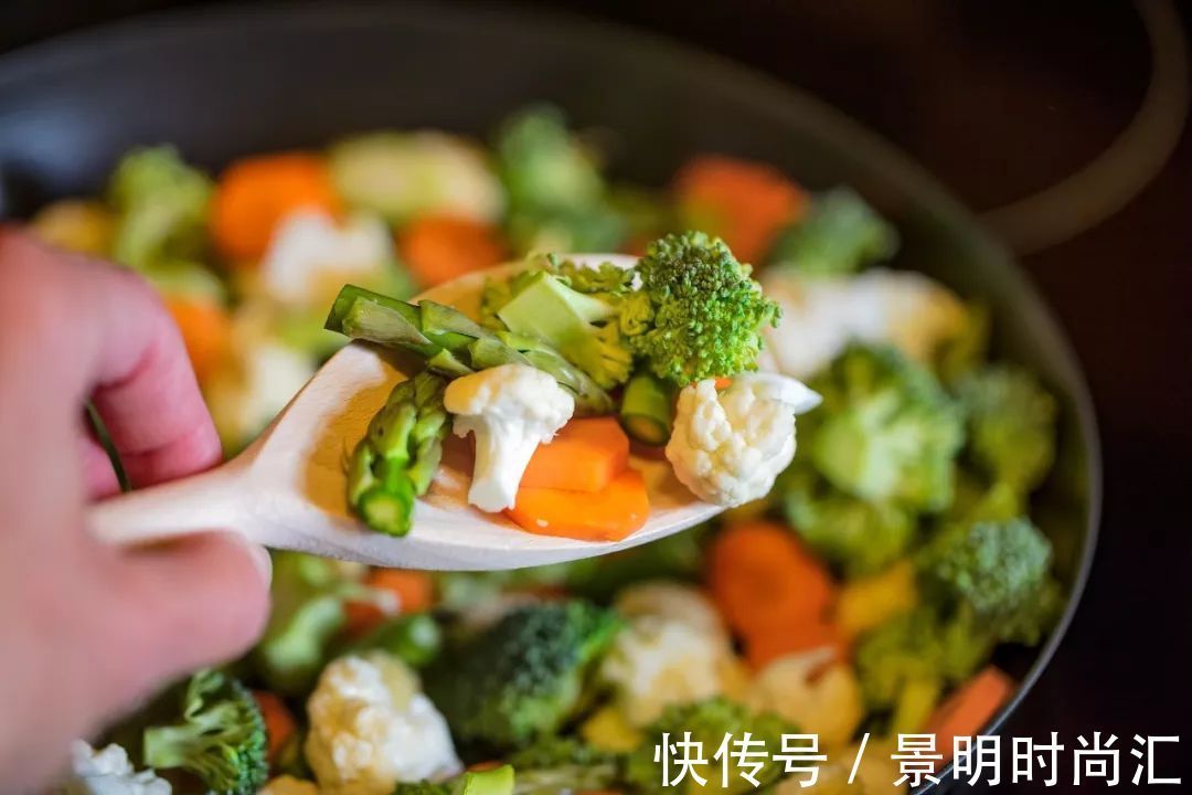 营养均衡|长期吃素和天天吃肉的人相比,哪个更健康?很多人理解错了