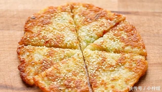 早餐|土豆丝不要炒菜啦,一搅一拌做成早餐饼,焦香酥脆,5分钟出锅