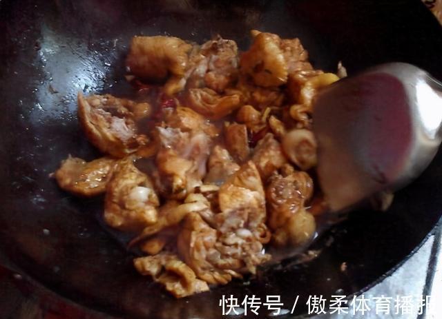 炒鸡块|炒鸡块时,牢牢记住“两泡”,鸡肉更嫩更香,教你正确做法