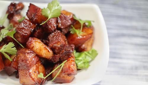 土豆|红烧肉最好吃的做法，肥而不腻，最关键是这一步！