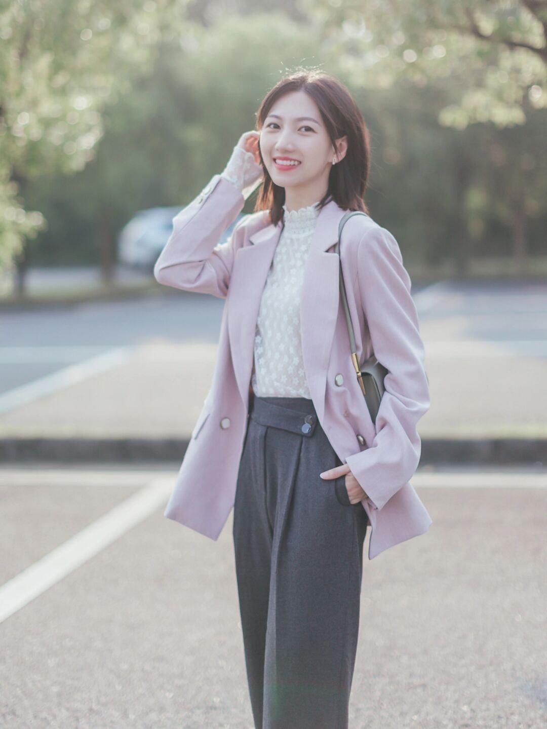 搭配|秋季通勤风怎么穿?白色长款大衣+牛仔裤,清新又时尚!