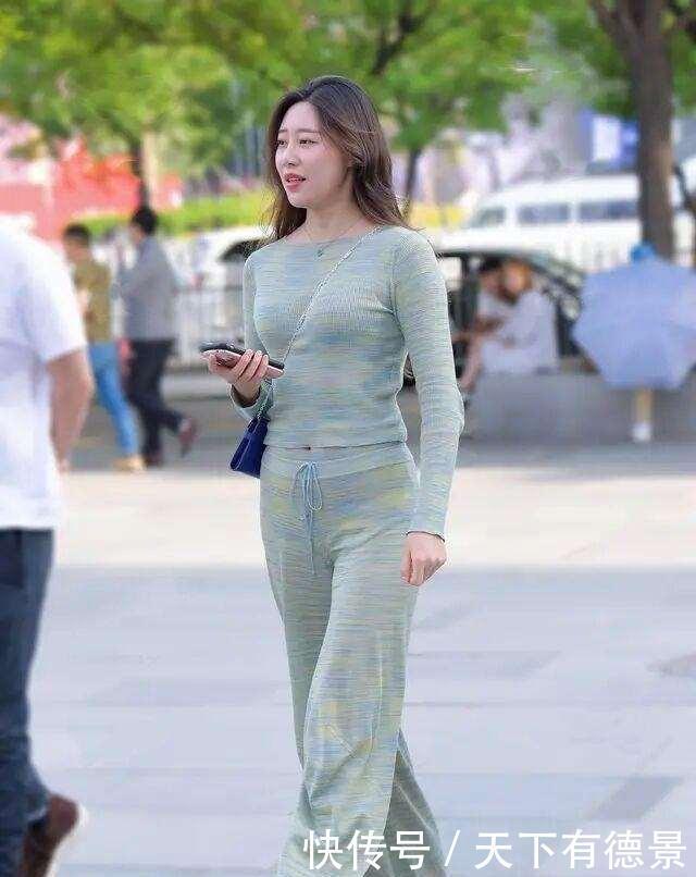 时尚美女瑜伽裤精致迷人,跟头发的颜色交相辉映,利落优雅