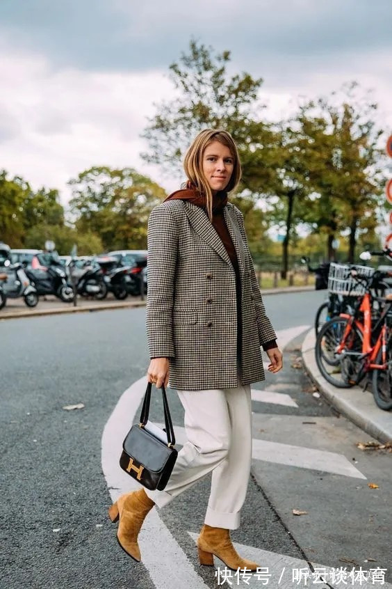 透明感 女人不管多少岁,都不要穿这3种颜色,自以为很时髦其实很“土”