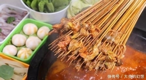 女子去吃69元自助餐，一人吃掉1000根肉串，走时老板笑着说免单