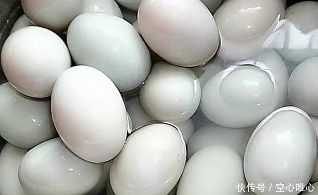 料汁|腌鸭蛋时,别只加盐了多加这2味,个个入味,起沙流油,特好吃