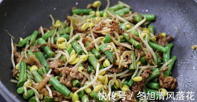 面条这吃法,比卤面香,比汤面省事,饭菜一锅出,冷热都好吃!