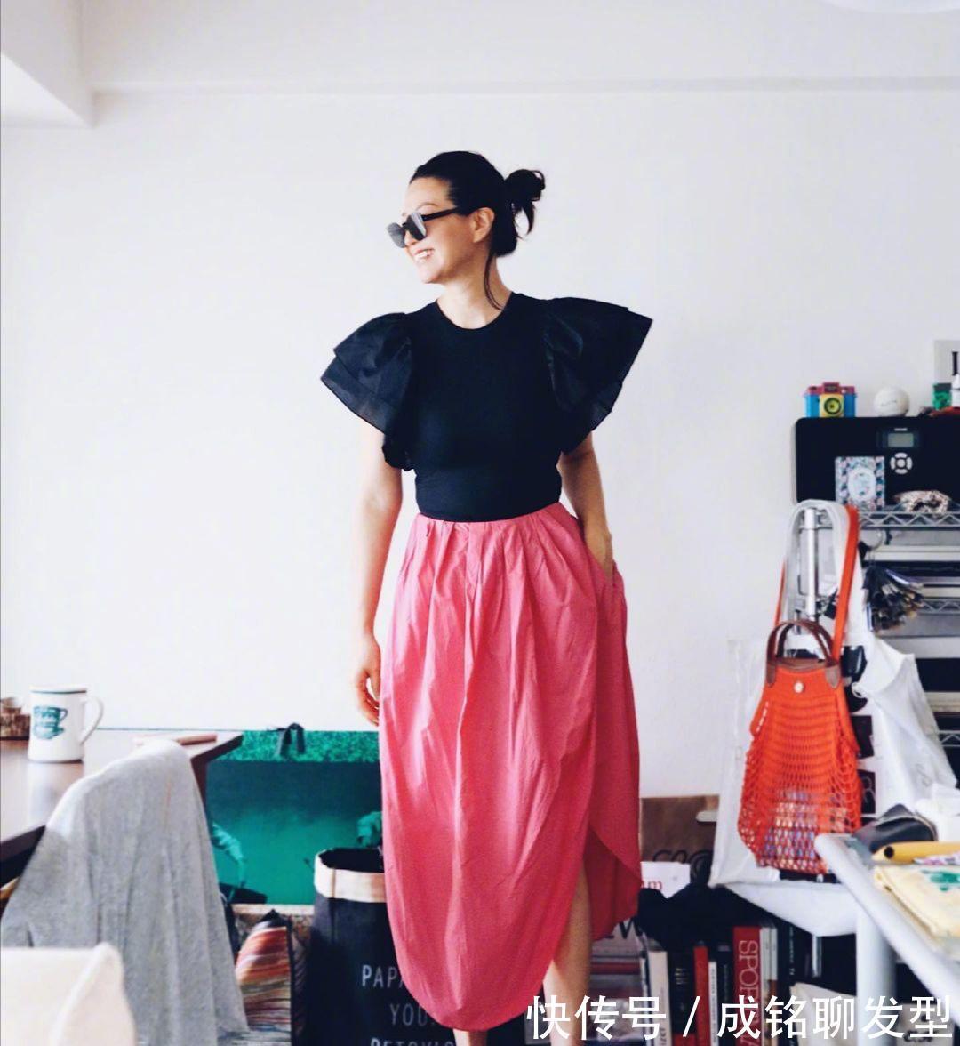 t恤|时尚与年纪无关,学学“日杂”主编的减龄搭配,气质不输年轻人