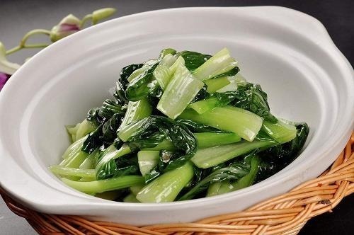 青菜|炒青菜，下锅前必须多加这1步，青菜不变黄，跟饭店一样的味道