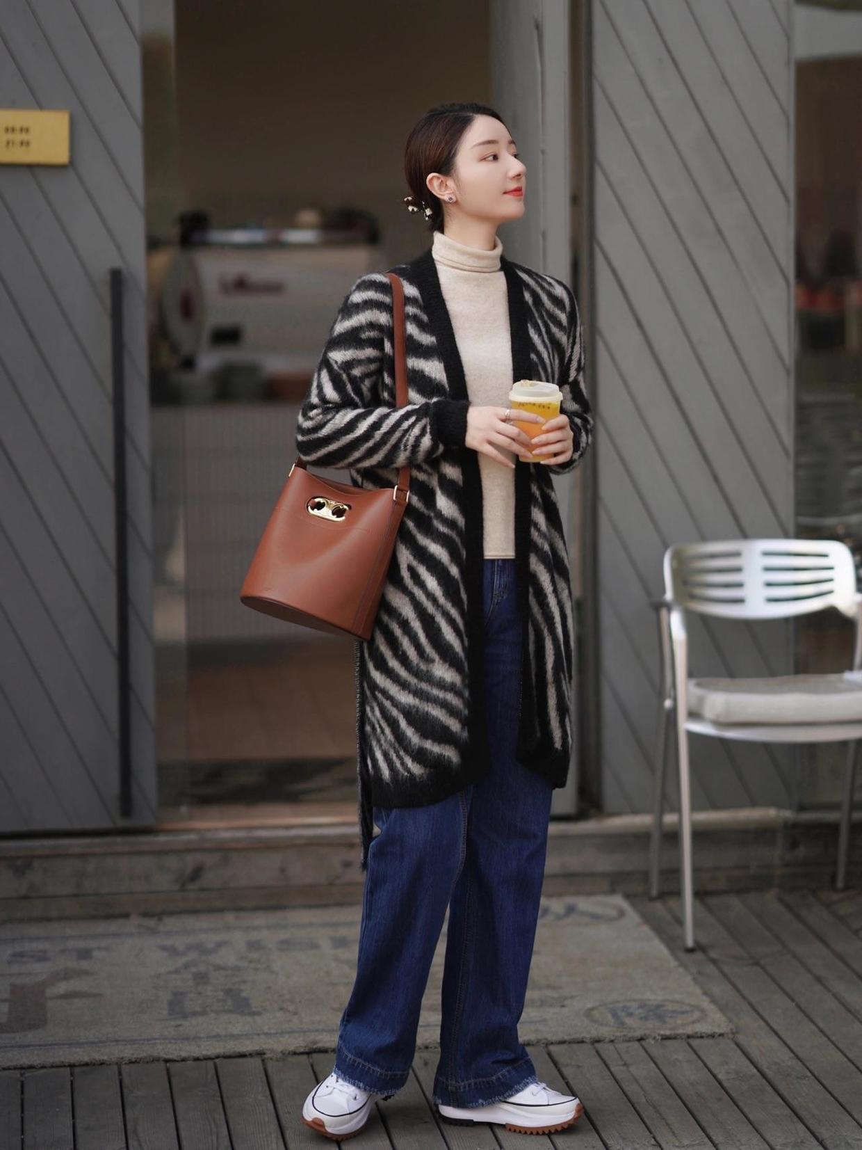 小姐姐 越简约越高级,冬日里不能少的开衫搭配,谁穿谁好看