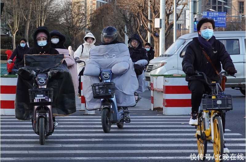 北京今天白天晴，最高气温10℃，适宜出行及开窗通风