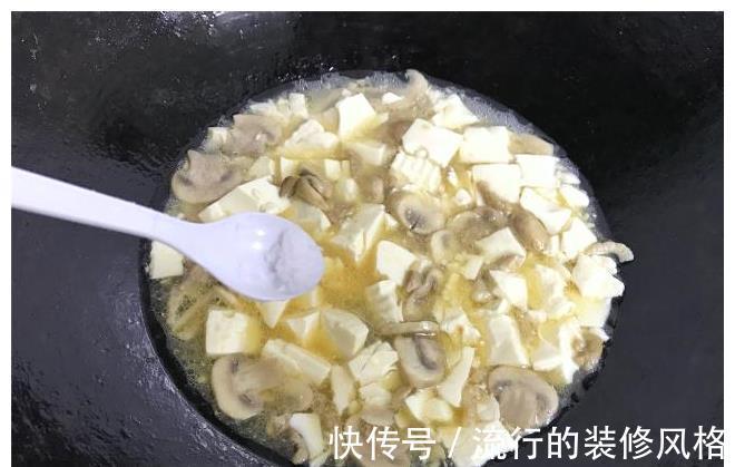 蘑菇|豆腐这么做真鲜，孩子隔三差五就想吃，营养低脂，做法超简单