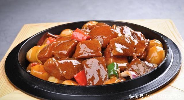 豆腐|家常菜风味香排骨,焖板栗,干煸青椒豆腐,葱油蒸金针菇的做法