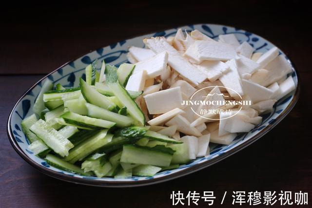 比肉香的杏鲍菇炒法，不爱吃蔬菜的孩子也抢着吃，搭配是关键