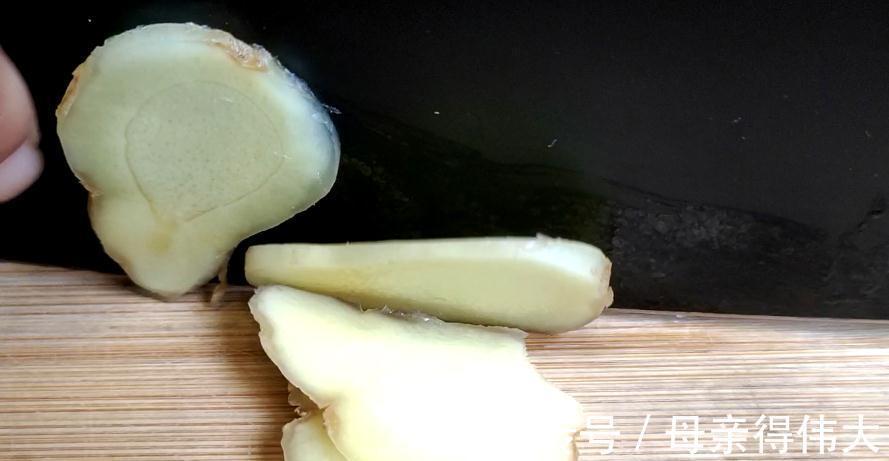 鸡蛋和生姜才是绝配，学会这种吃法，坚持一周肚子小了，手脚温热
