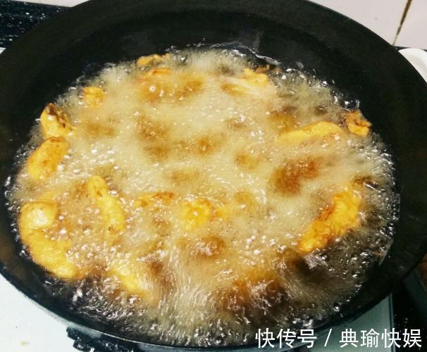 炸鱼块时，裹面粉还是淀粉很多人没用对，难怪吃着不酥脆还吸油