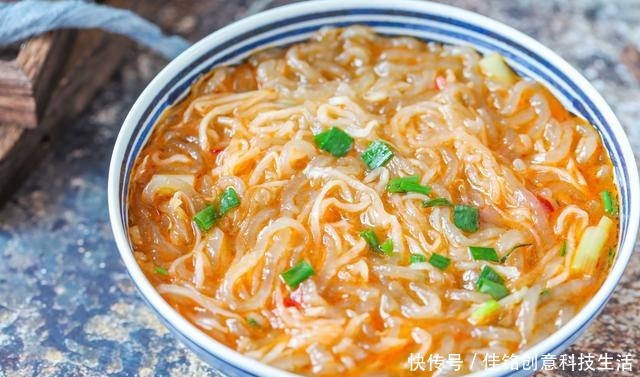 农村|农村大伯每天拿它当饭吃,城里人想吃只能咽口水,真羡慕