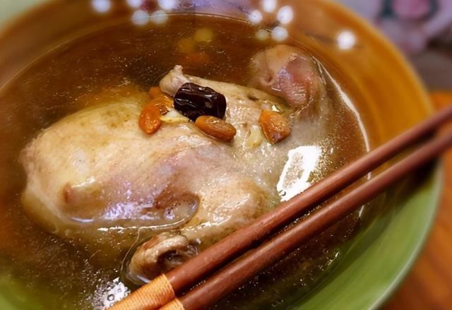 鲜肉|一鸽胜九鸡,冬日炖一碗鸽子汤,汤鲜肉嫩不腥,这样做营养更滋补