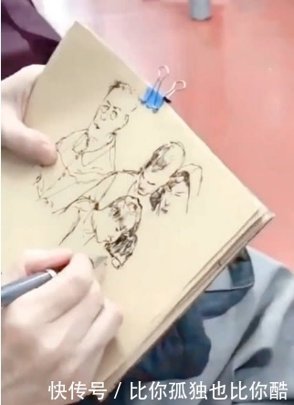 王者|奇闻:地铁老奶奶绘画,看到她的作品让人感叹:王者老了还是王者