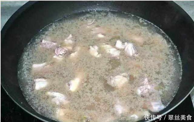 血水|排骨不要再焯水了,只需这一招,里面的血水脏东西自动跑出来
