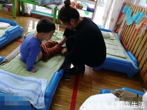 外套|给娃买的外套,被幼师穿在别的小朋友身上,宝妈一番话让她羞愧