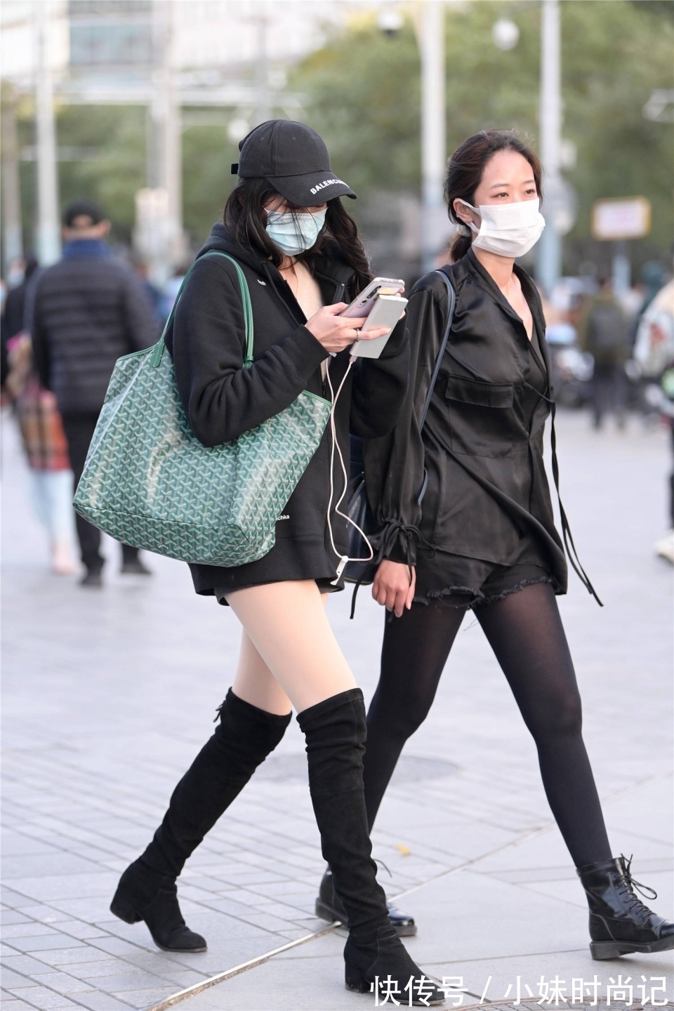 黑色|初冬时节约上姐妹一起出门,搭配有点难呢?要保暖,还要时尚