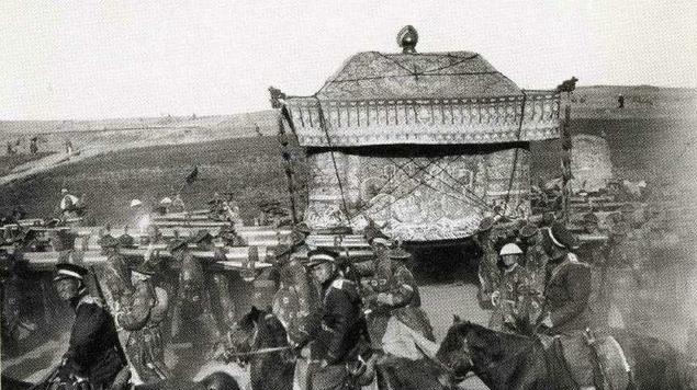 满街|慈禧病逝后，快要埋葬的时候为什么满街臭味