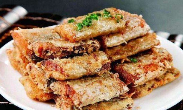 炸带鱼，用面粉还是用淀粉？全错，大厨用它，金黄酥脆外焦里嫩