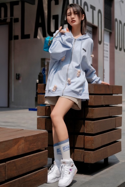 女孩|这才是属于"酷"女孩的穿搭, 10套上身随性大气,轻松get大长腿!