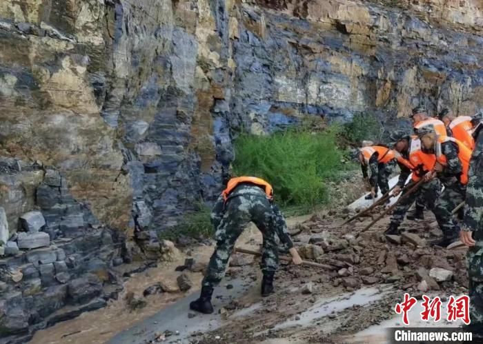 晋城|山西晋城强降雨引发山洪 武警官兵紧急救援