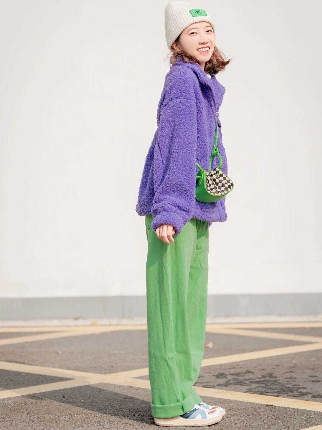 穿搭 冬季要拒绝“老气感”,快安排上这3条高级色裤装,洋气炸了