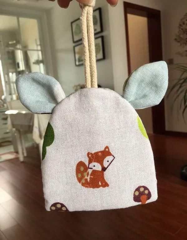 旧物改造旧衣服只能扔掉除了可以捐赠,还可以这么做隔壁小孩看到都抢着要