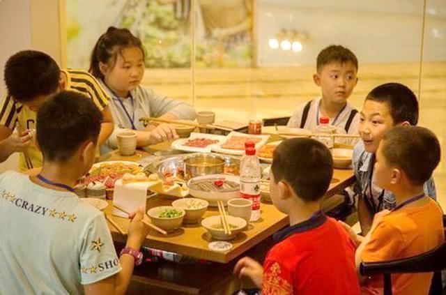 碳酸饮料|孩子6岁前脾胃虚弱,有几样食物要少吃,以免伤脾又害胃