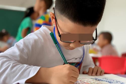 学习成绩|孩子如果有这四个特征，学习能力不会太差，偶尔贪玩也没问题