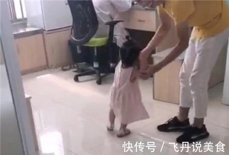女儿|3岁萌娃打完预防针,非要找医生“秋后算账”,爸爸拉都拉不住