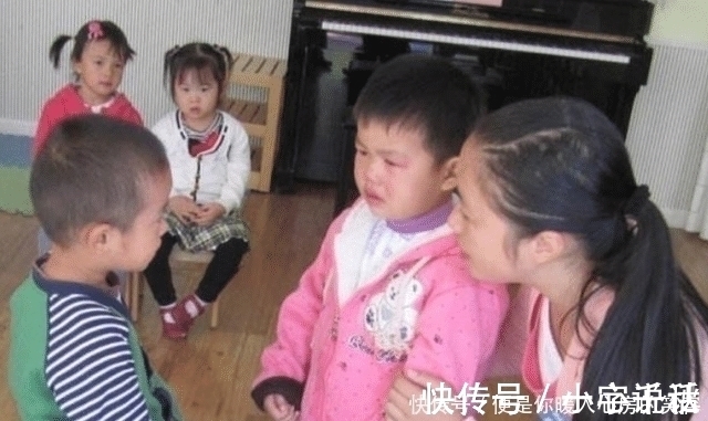 互换|幼儿园圣诞互换礼物,宝妈用千元文具只换回纸人,看到价格更崩溃