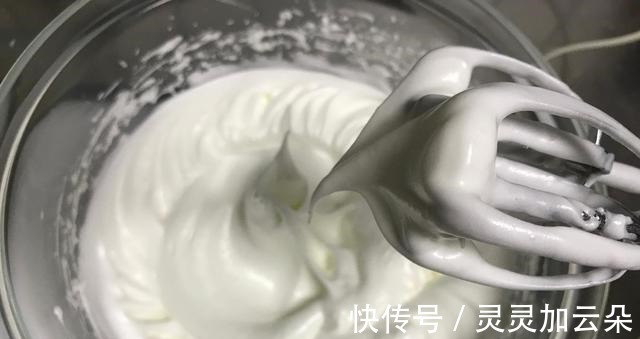 蛋黄|别去甜品店了，在家尝试着做这款无水蛋糕，口感细腻吃着放心！