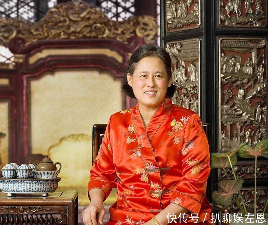 诗琳通公主太接地气,衣着朴素很像中国大婶,亲民作风让人敬佩