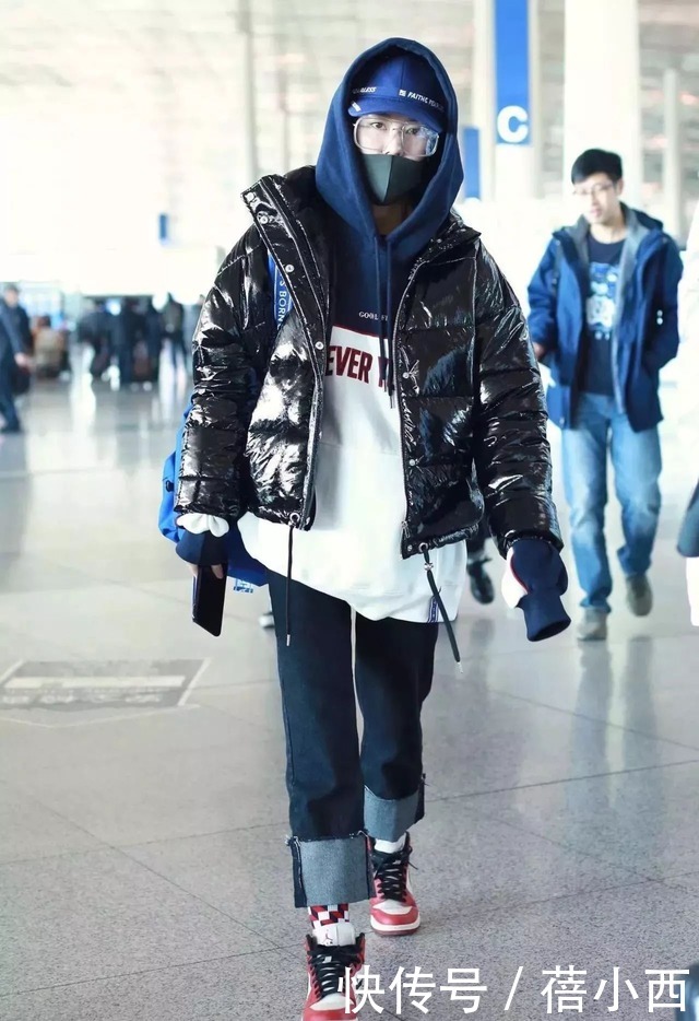 安崎|一直以为小个子女生没气场,看了安崎的机场新照,会穿真的很重要