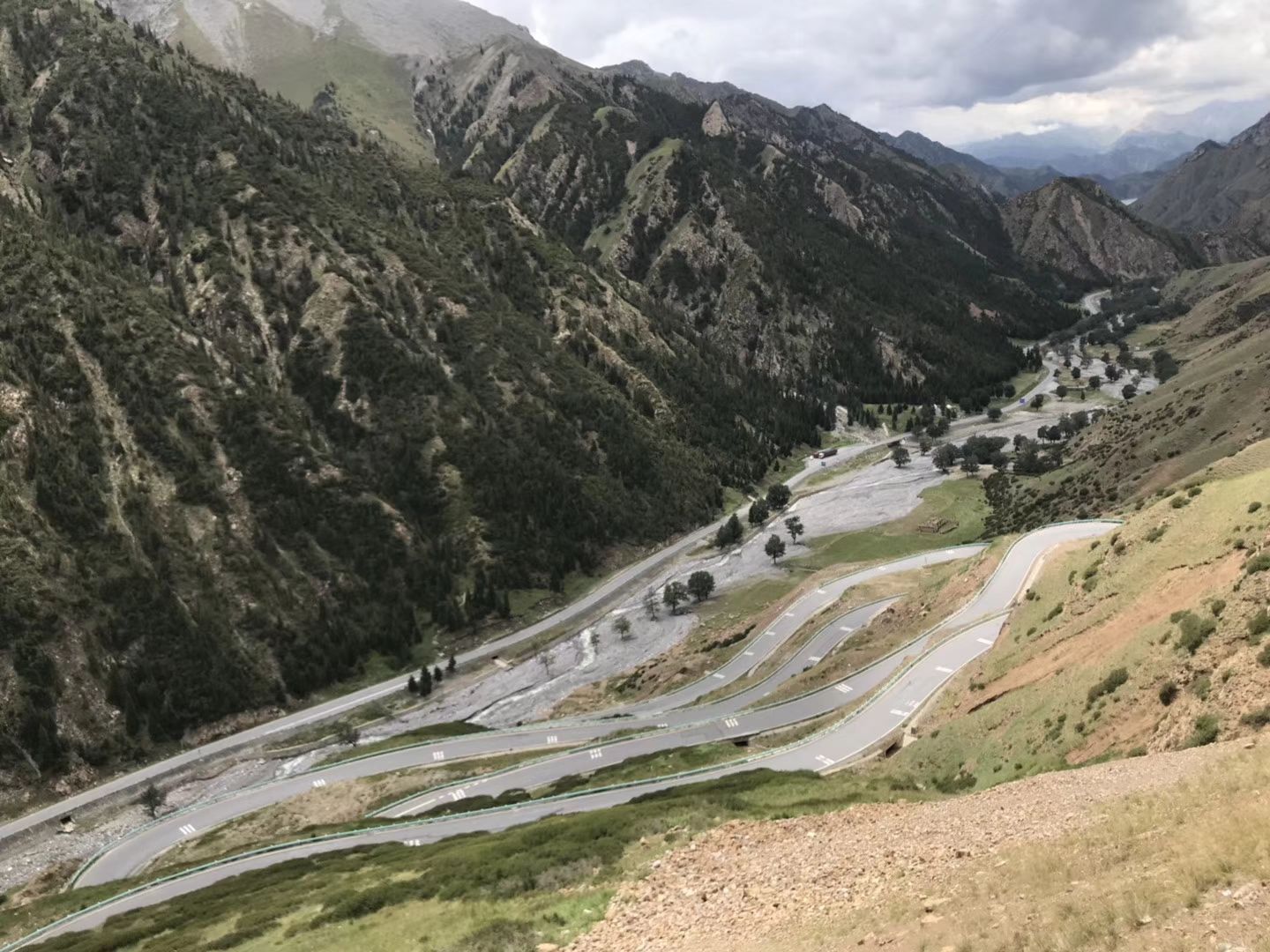 自驾独库公路，饱览天山风情