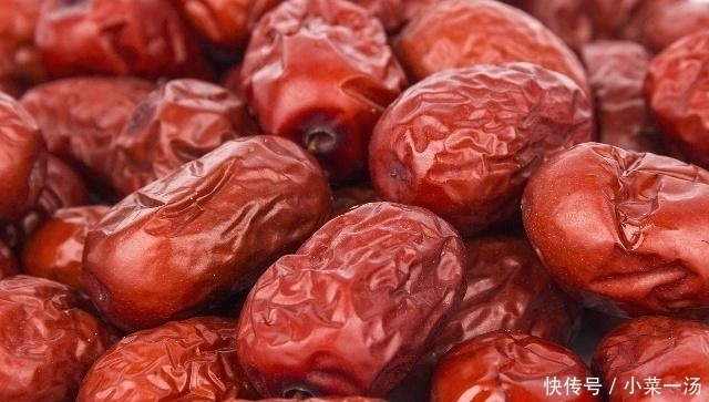 蒲公英泡水|用蒲公英泡水喝时,若和3种食材搭配,养生效果或许会翻倍!