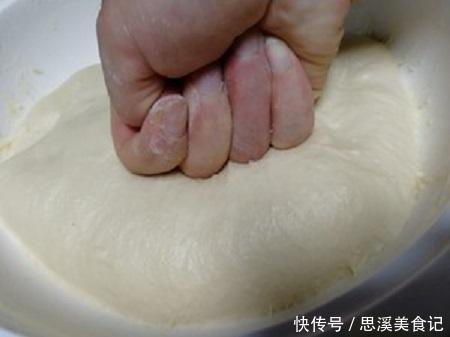 面团|爱吃油条收藏了,教你一招,早上只需几分钟,热腾腾的油条出锅