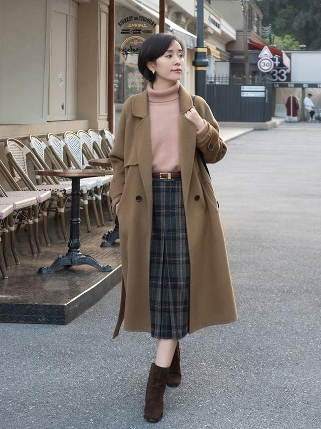 针织衫 优雅与身材无关,气质女人更适合“大衣+针织衫”,冬季穿刚刚好