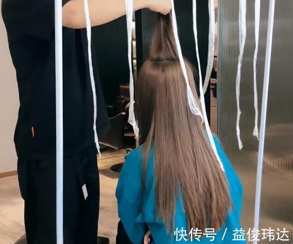 卷发 女孩用独特方式换了款卷发,看到发型成型的瞬间,女生:原谅我嫉妒了