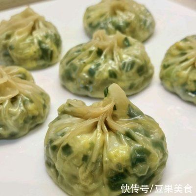  饺子皮制作鸡蛋煎饺和蒸包