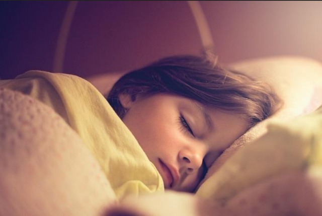 睡眠质量|孩子在两个黄金时段睡觉,生长激素达5-7倍,对长高至关重要